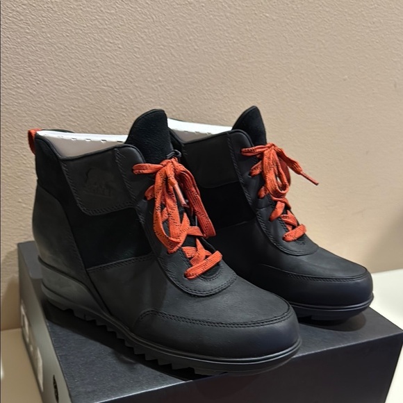 Sorel Black and Red Waterproof Leather Heeled Boots - Picture 2 of 4